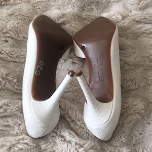 Jessica Simpson Shoes - Jessica Simpson white pump Jessica Simpson Shoes - Jessica Simpson white pump